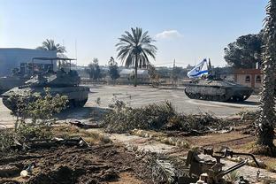Trên sân bộc phát xung đột! Quốc Túc và cầu thủ Li - băng vây thành một đoàn!